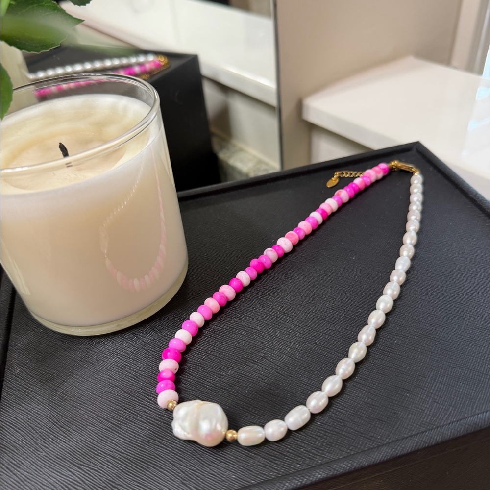 Chic Pink and White Beaded Freshwater Pearl Necklace